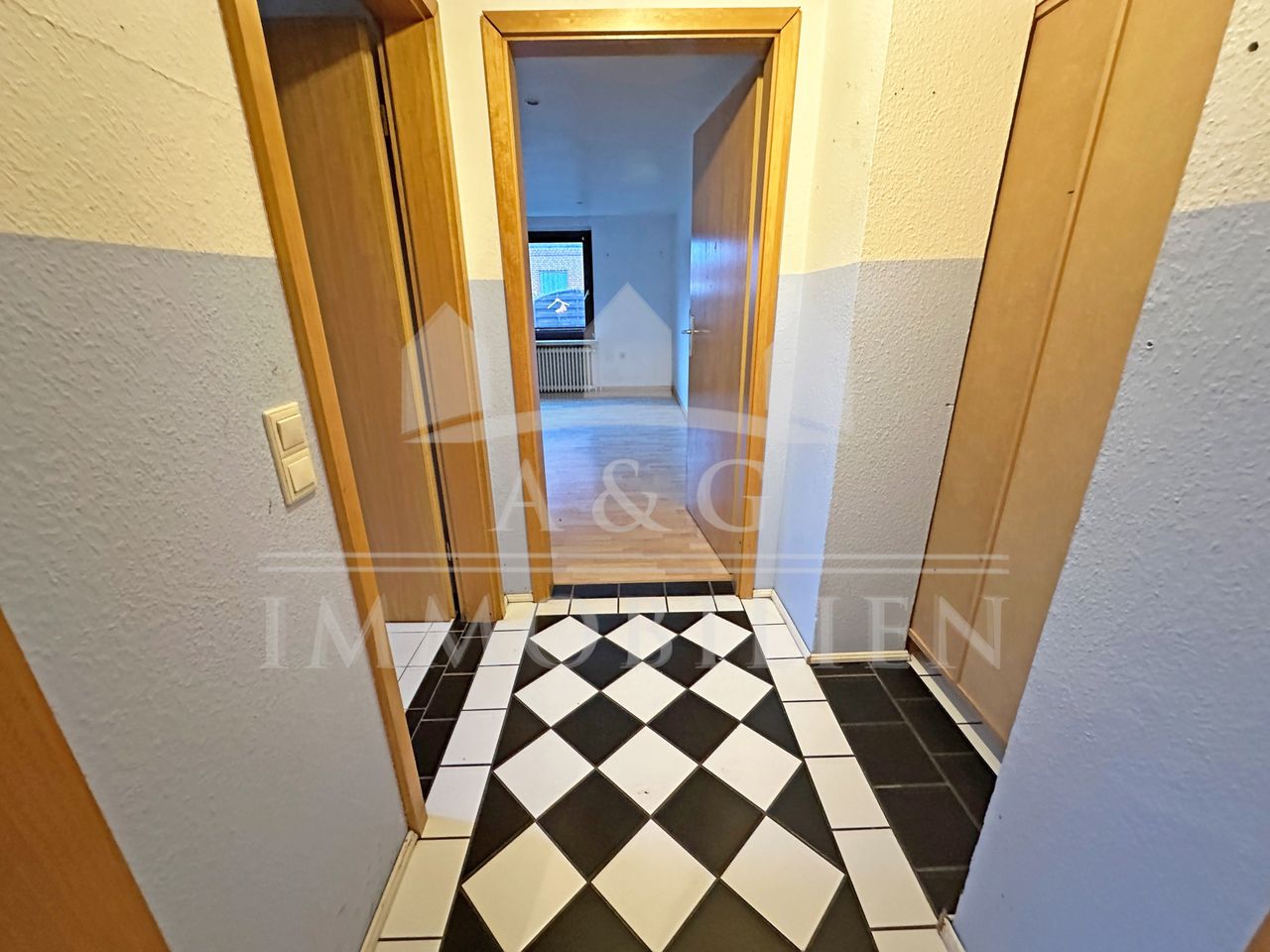 FLUR ZUM HWR UND WEITEREN RÄUMEN