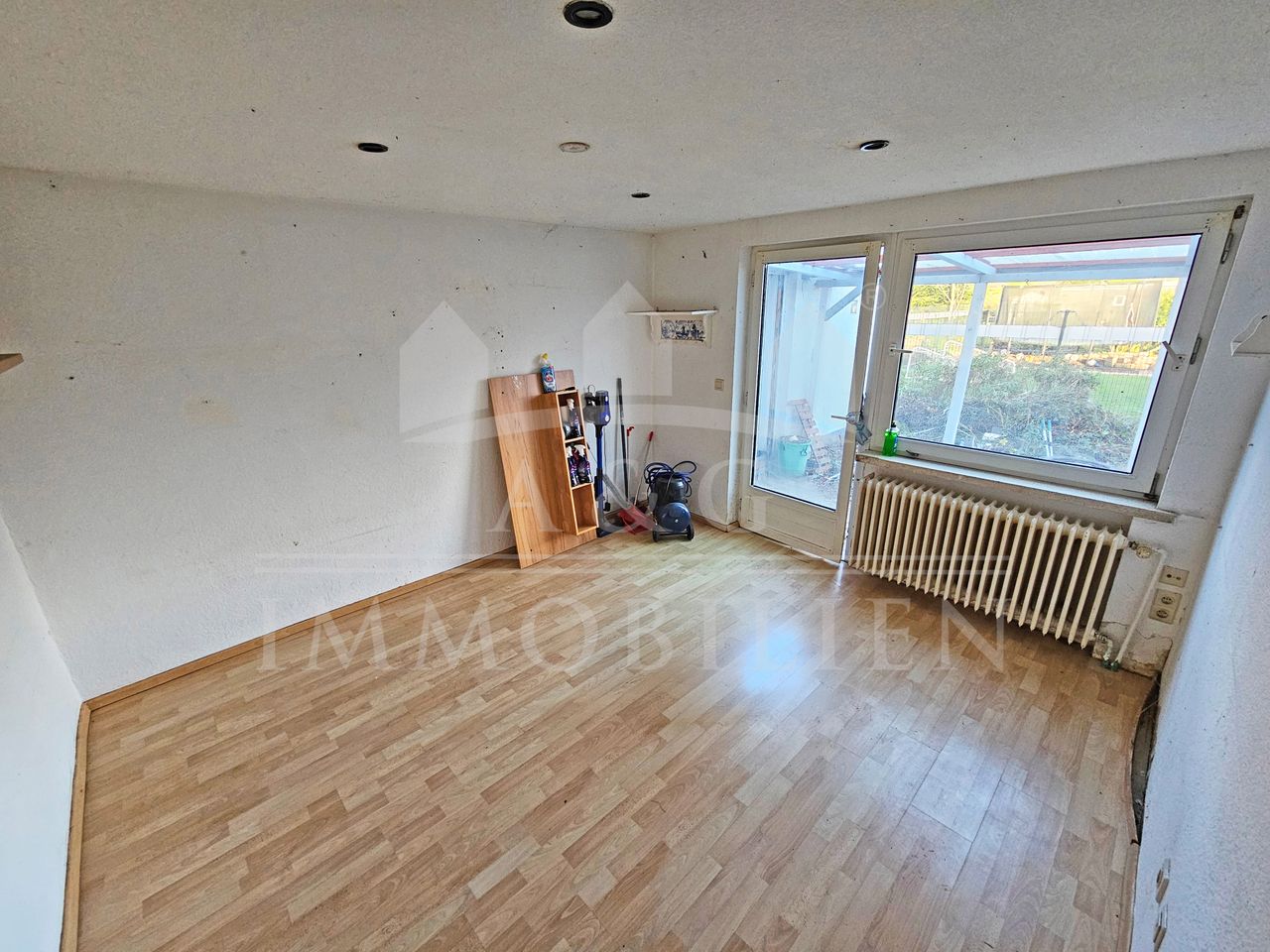 WOHNBEREICH II MIT ZUGANG ZUR TERRASSE II