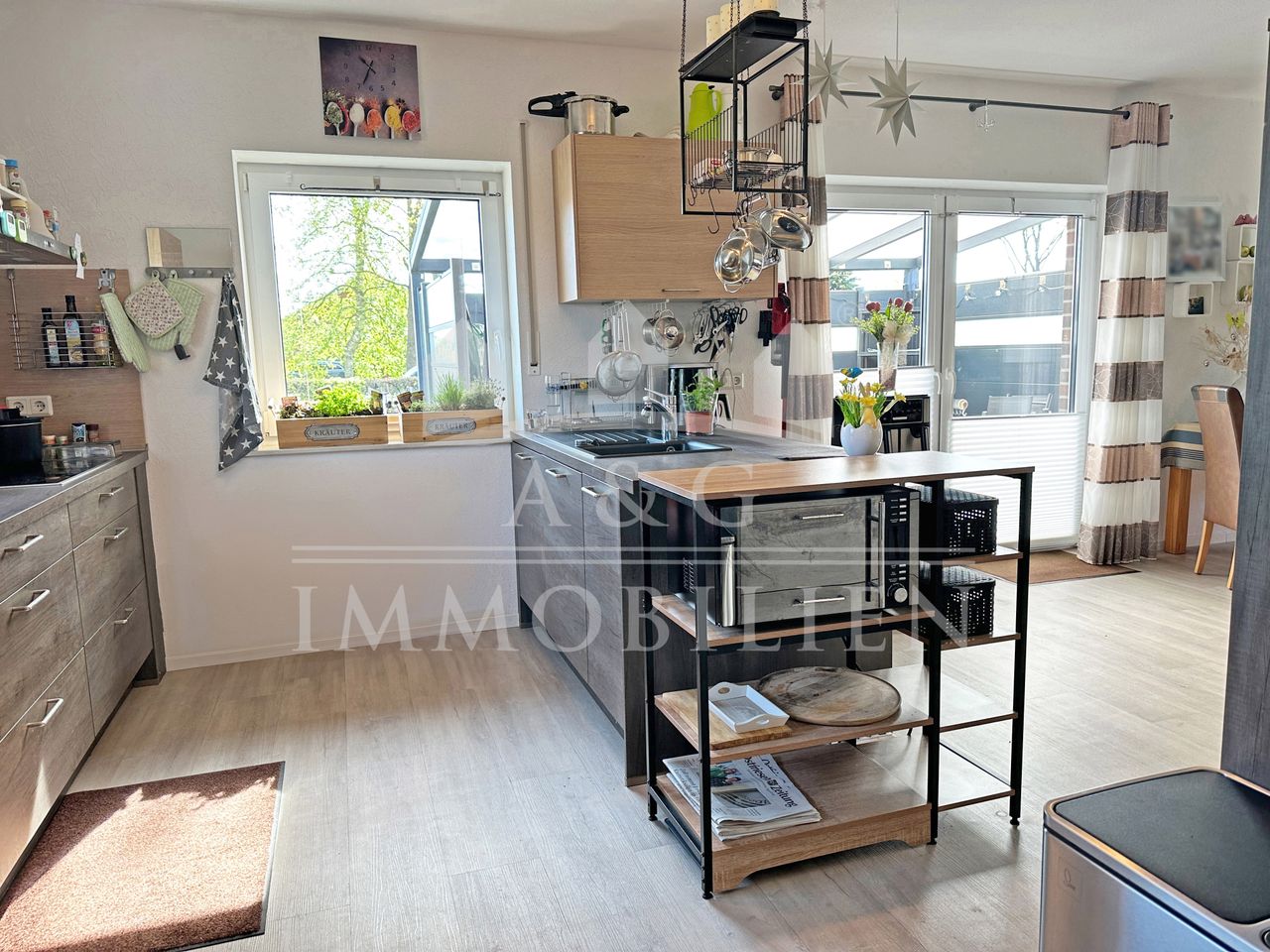 KOCHEN/WOHNEN/ESSEN