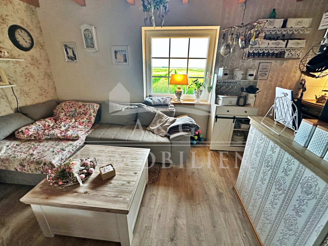 WOHNZIMMER/KÜCHE II. WOHNHAUS