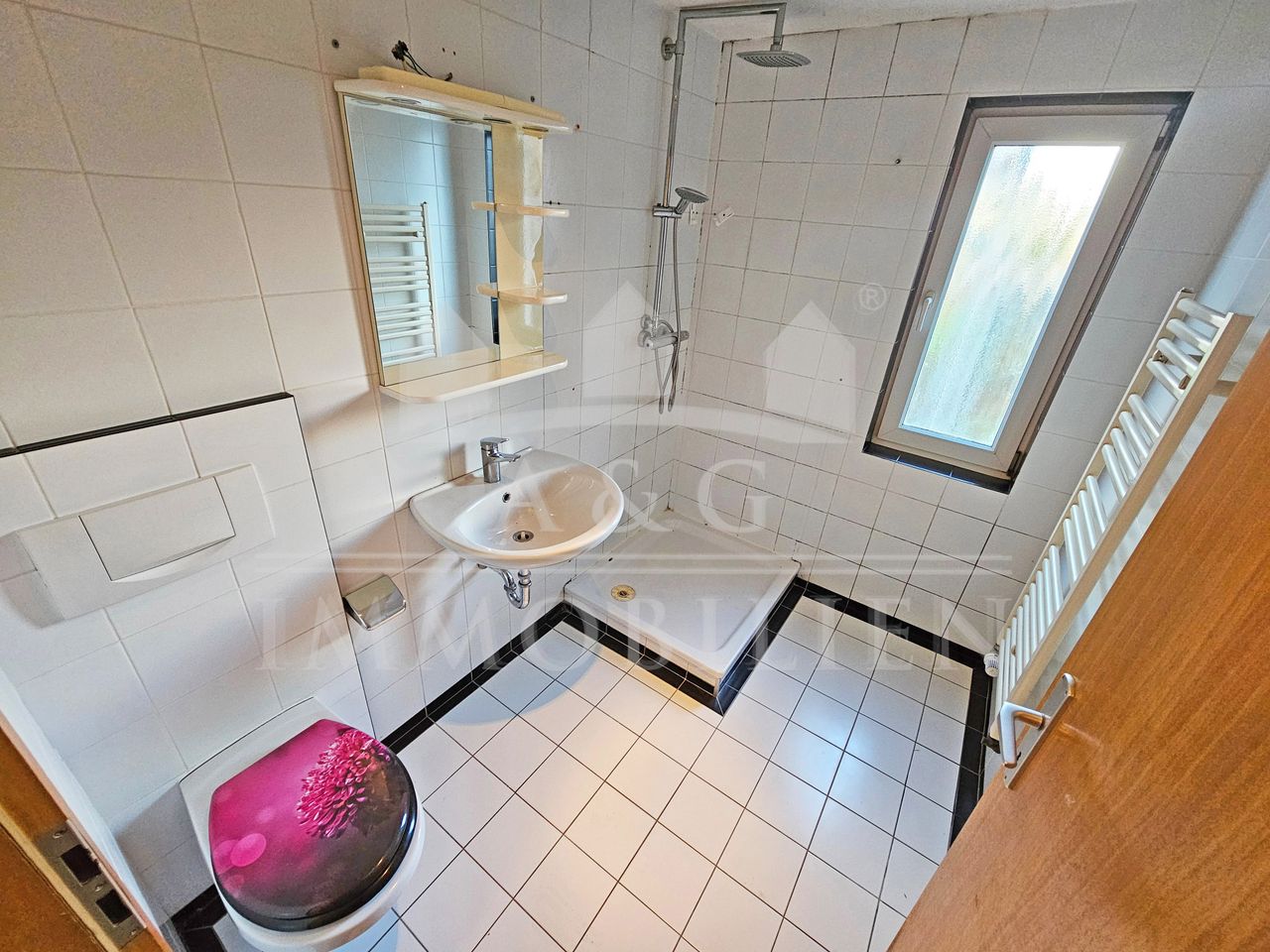 BAD MIT DUSCHE NR.II